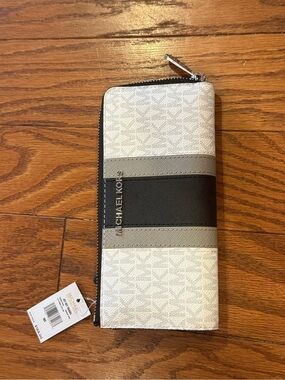 Michael Kors Jet Set Travel Wallet in black, white, gray